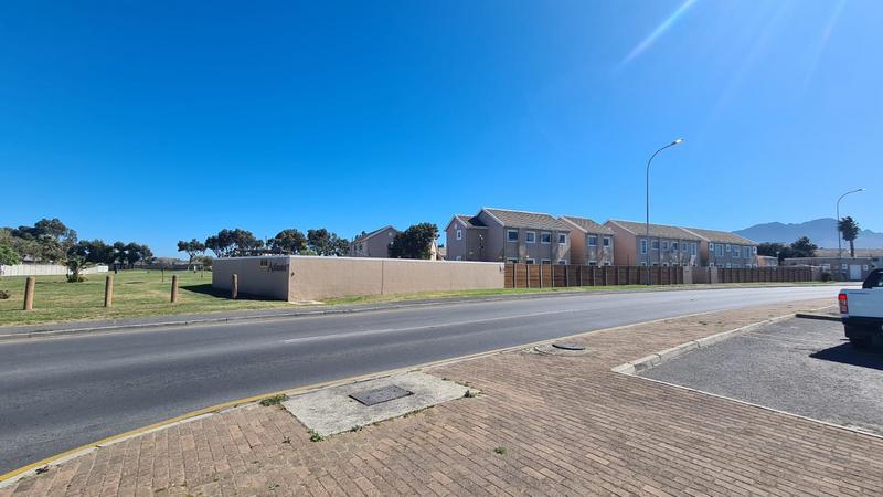 To Let 1 Bedroom Property for Rent in Strand Central Western Cape